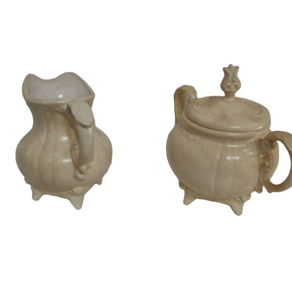 LOMA Pottery Victorian Embossed Cream and covered sugar set - Picture 5 of 9